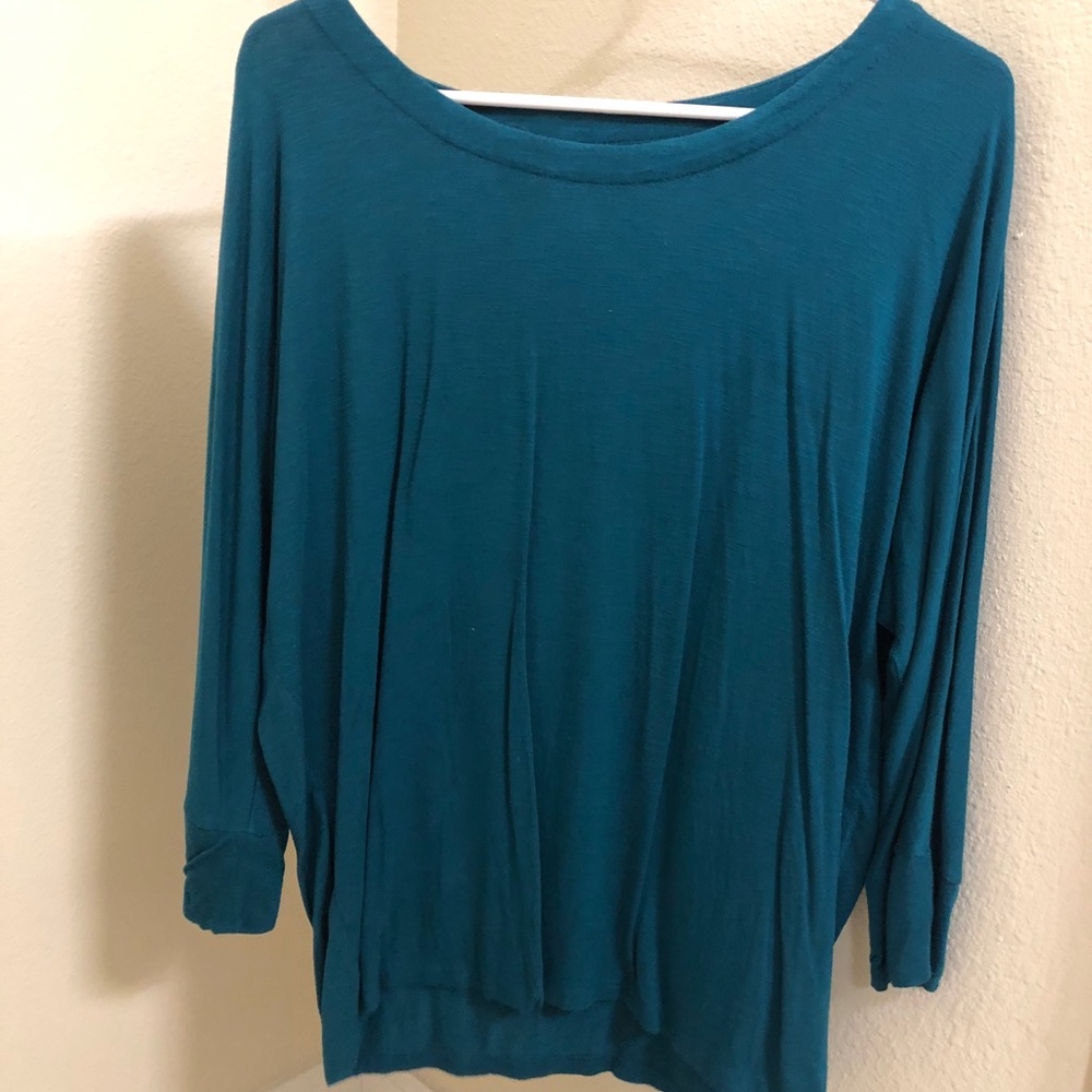 Blue 3/4 sleeve sleeve